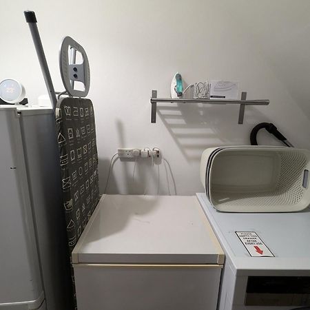 R3 - Cozy Small Double - City & Beach Access, Wifi, Free Parking - Self Catering Суонзи Екстериор снимка