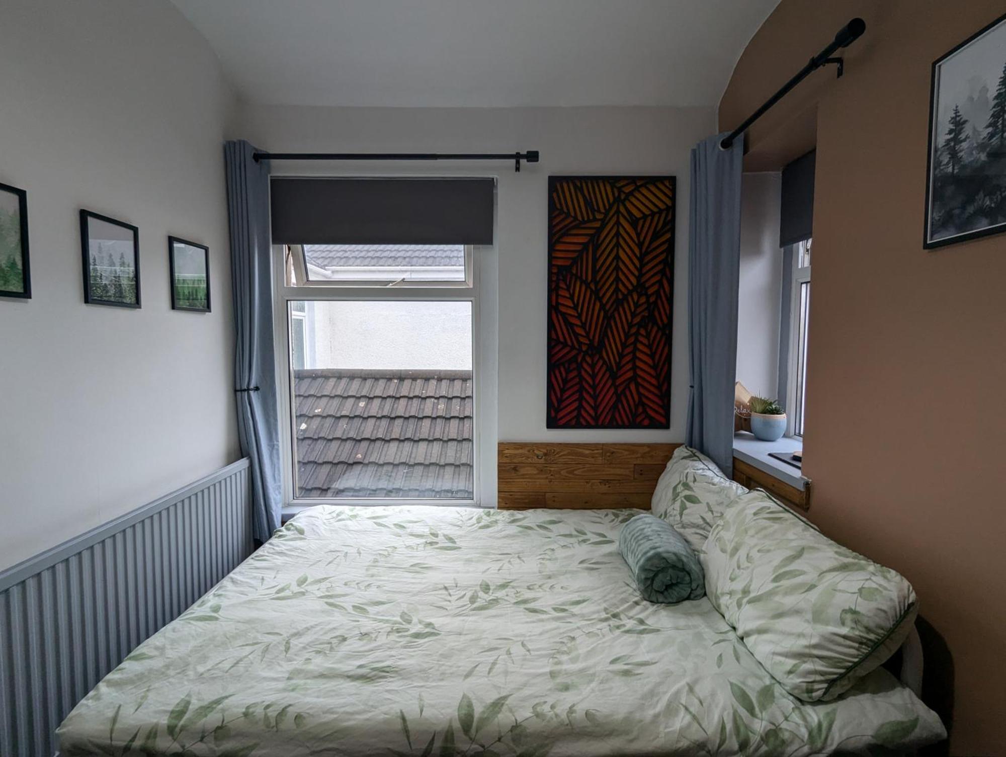 R3 - Cozy Small Double - City & Beach Access, Wifi, Free Parking - Self Catering Суонзи Екстериор снимка