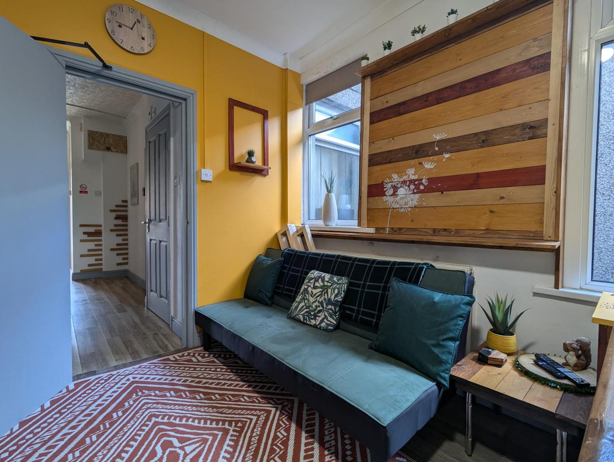 R3 - Cozy Small Double - City & Beach Access, Wifi, Free Parking - Self Catering Суонзи Екстериор снимка